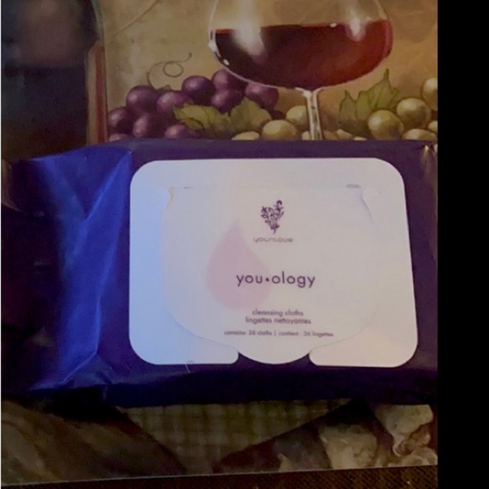 Younique Youology cleansing cloths,  nourishing  to your skin.